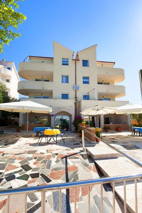 Apartments By The Sea Slatine, Ciovo - 10435