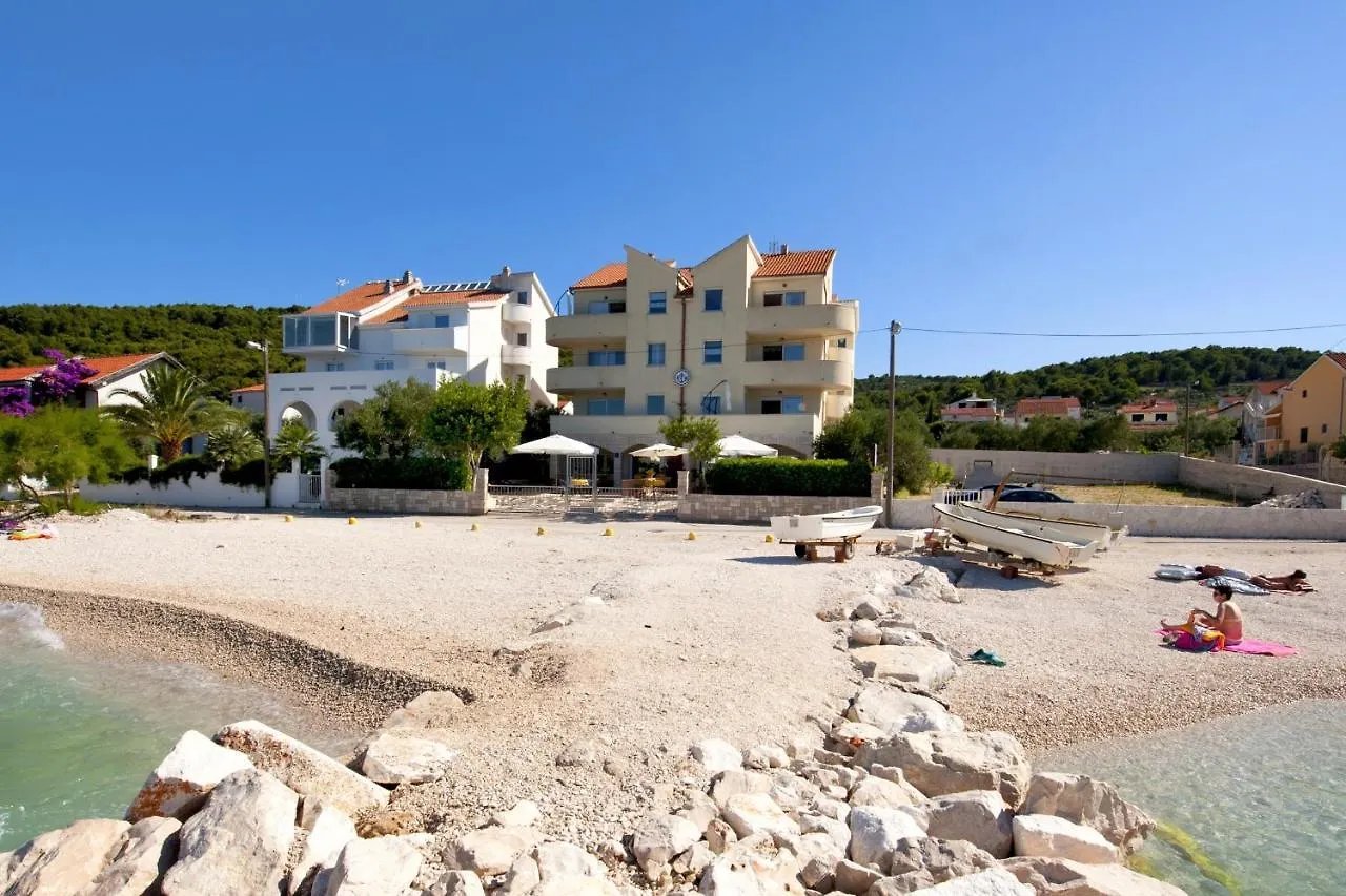Apartments By The Sea Slatine, Ciovo - 10435 0*, Slatine Kroatien